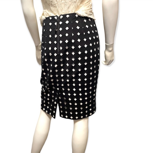 White House Black Market black & white pencil skirt - Picture 4 of 4